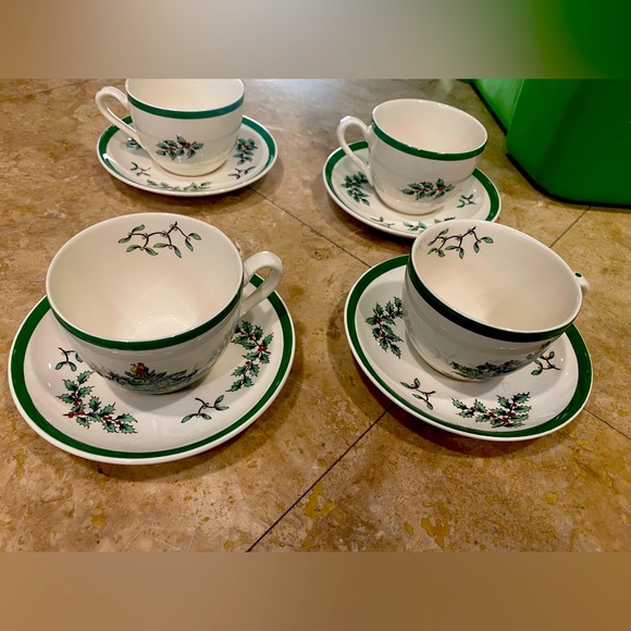 Spode Christmas Tree Tea cups and saucers - Picture 3 of 4